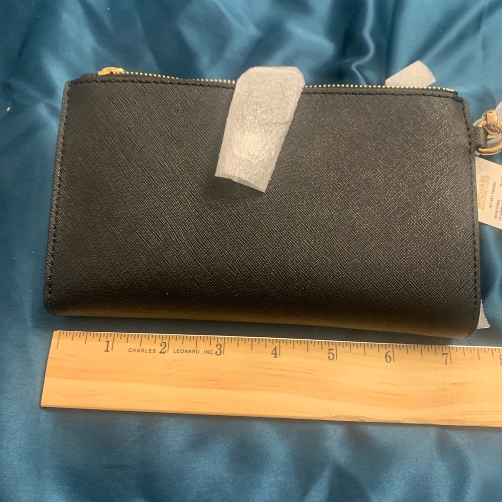 Michael Kors Jet Set Black Travel Wallet NWT - Picture 8 of 10
